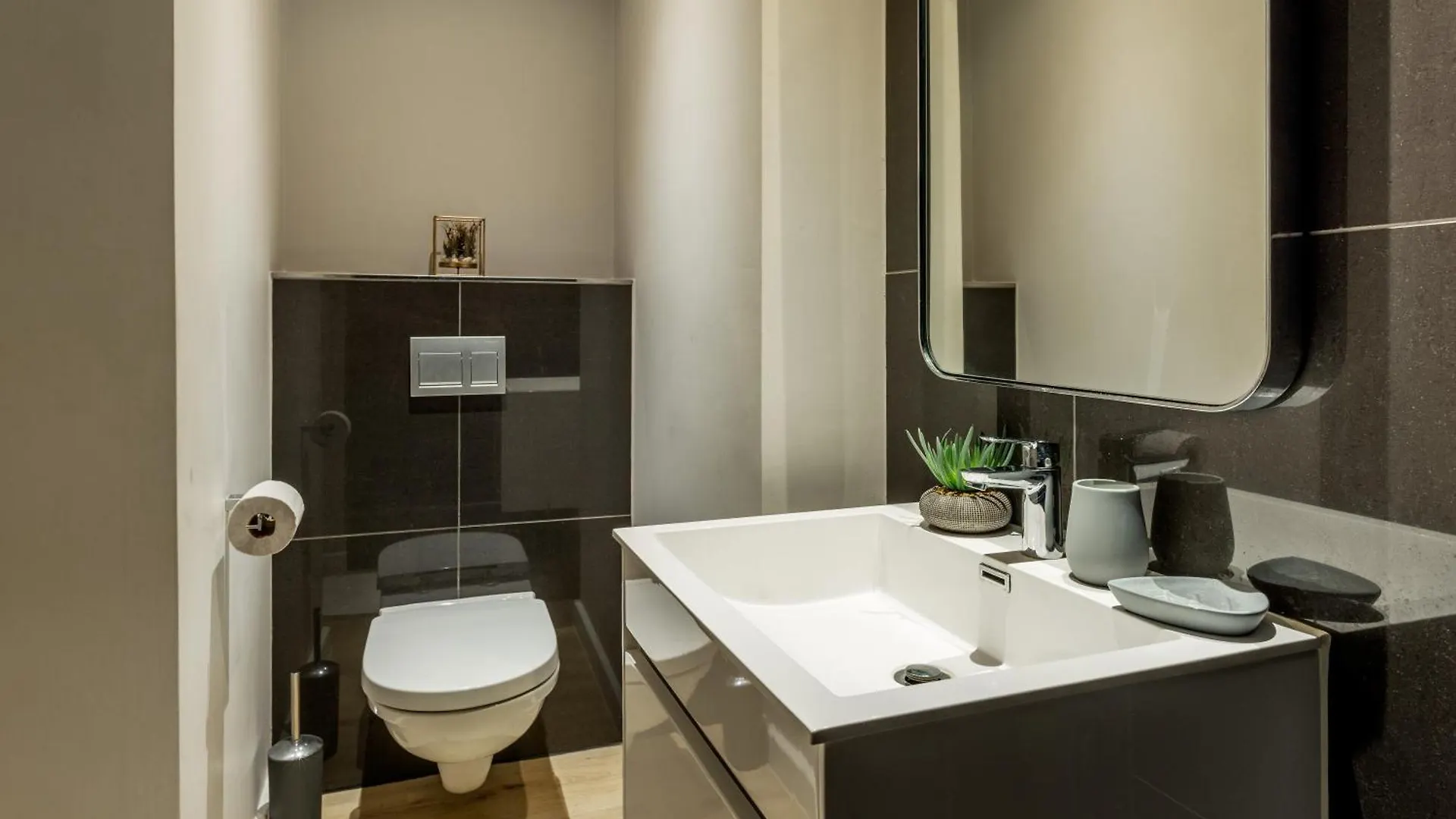 Studio Apartment On Bree Cape Town